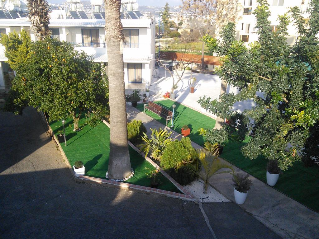 Zoe'S Court Apart otel Klorakas Dış mekan fotoğraf