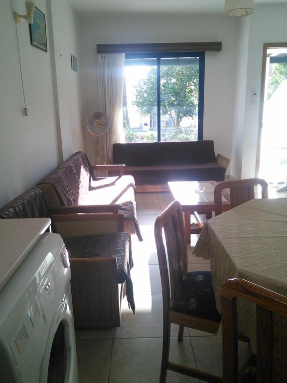 Zoe'S Court Apart otel Klorakas Dış mekan fotoğraf