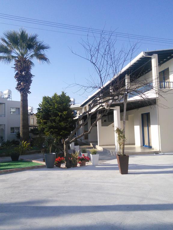 Zoe'S Court Apart otel Klorakas Dış mekan fotoğraf