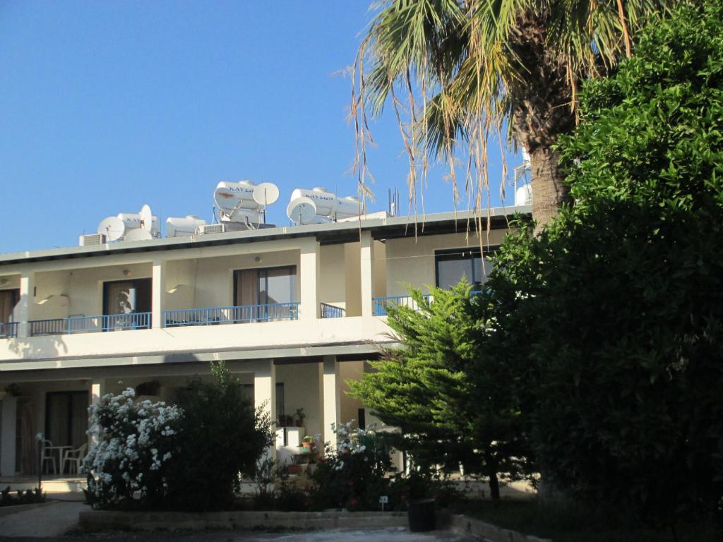 Zoe'S Court Apart otel Klorakas Dış mekan fotoğraf