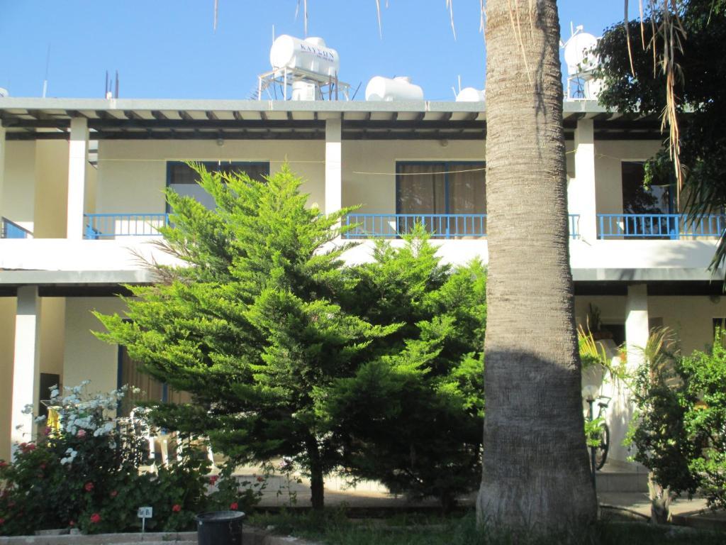 Zoe'S Court Apart otel Klorakas Dış mekan fotoğraf