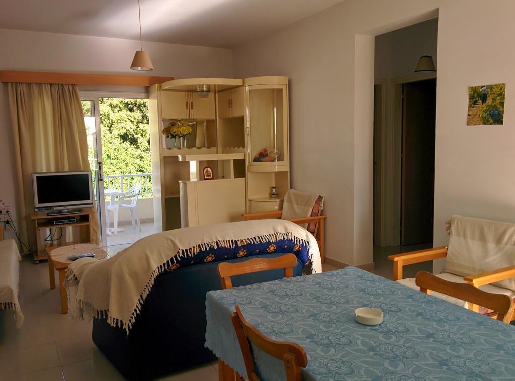 Zoe'S Court Apart otel Klorakas Dış mekan fotoğraf