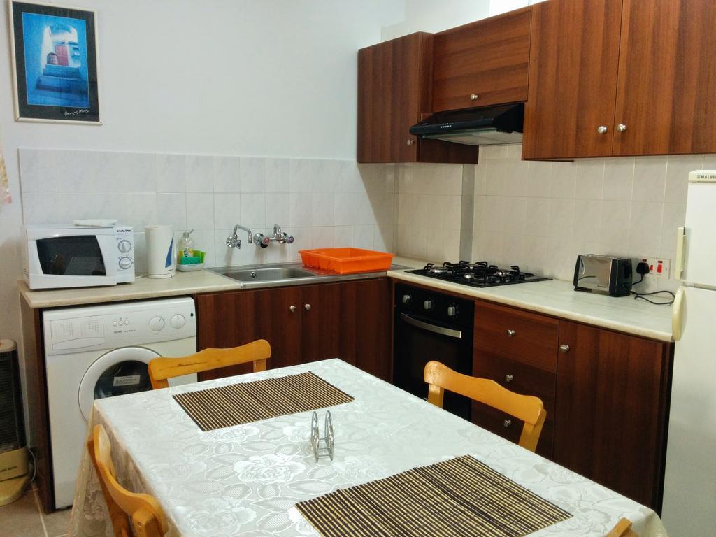 Zoe'S Court Apart otel Klorakas Dış mekan fotoğraf