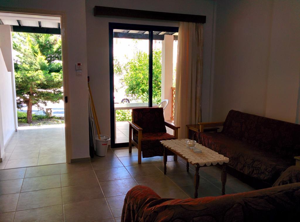Zoe'S Court Apart otel Klorakas Dış mekan fotoğraf