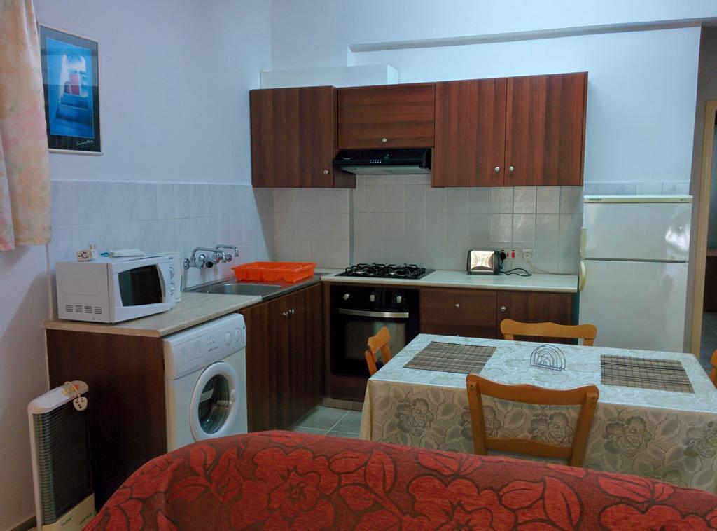 Zoe'S Court Apart otel Klorakas Dış mekan fotoğraf
