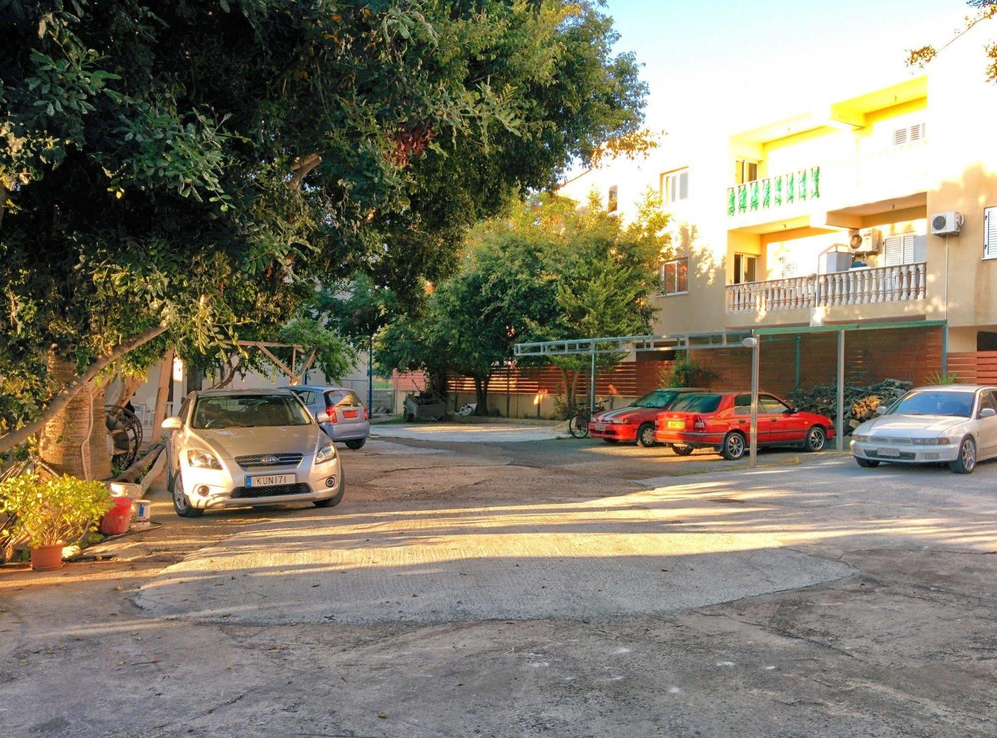 Zoe'S Court Apart otel Klorakas Dış mekan fotoğraf