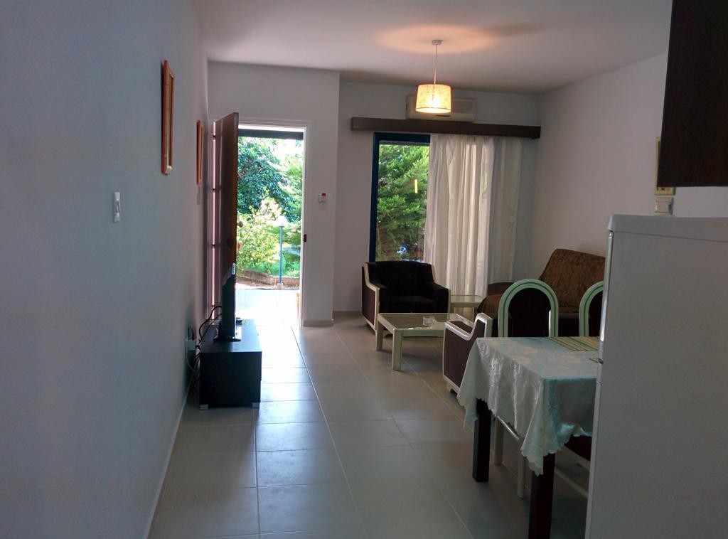 Zoe'S Court Apart otel Klorakas Dış mekan fotoğraf