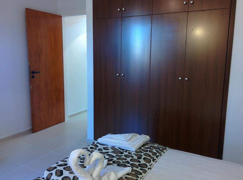 Zoe'S Court Apart otel Klorakas Dış mekan fotoğraf
