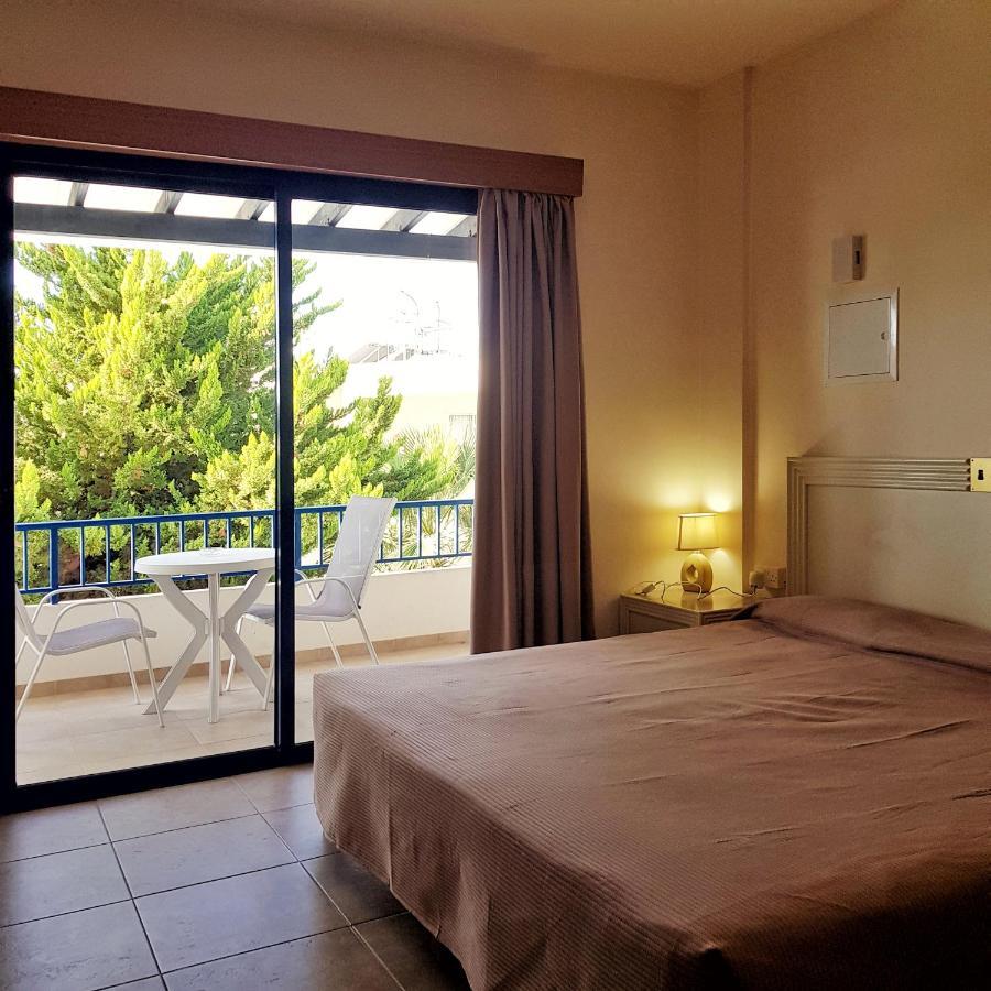 Zoe'S Court Apart otel Klorakas Dış mekan fotoğraf